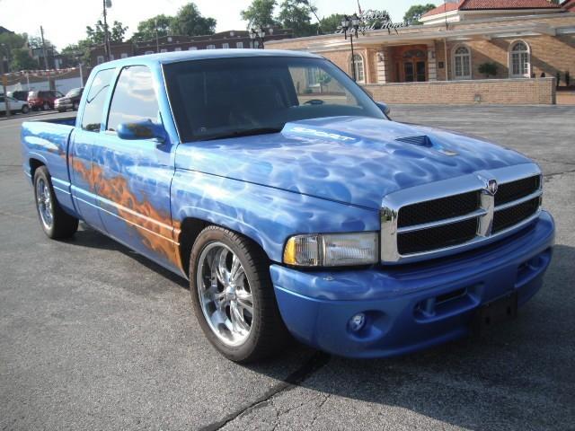 Dodge Ram Pickup 2001 photo 2