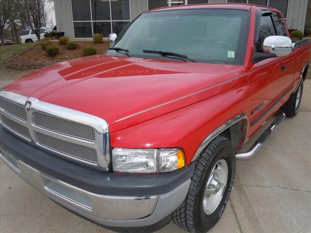 Dodge Ram Pickup 2001 photo 1