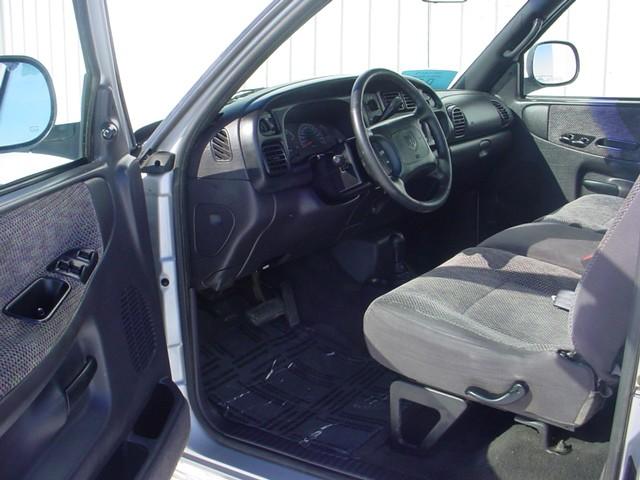 Dodge Ram Pickup 2001 photo 1