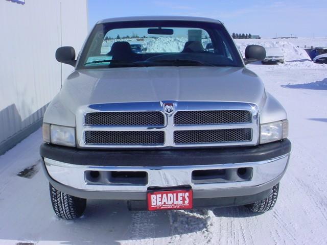 Dodge Ram Pickup 2001 photo 2