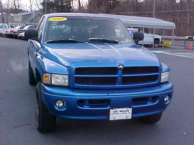 Dodge Ram Pickup 2001 photo 1