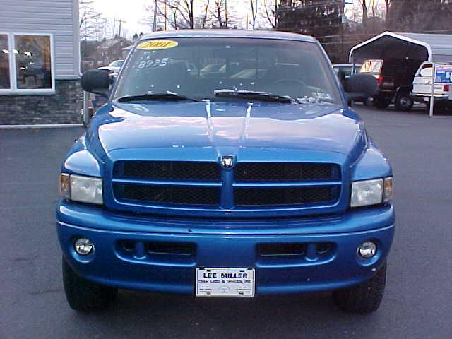 Dodge Ram Pickup 2001 photo 2