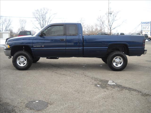 Dodge Ram Pickup 2001 photo 2