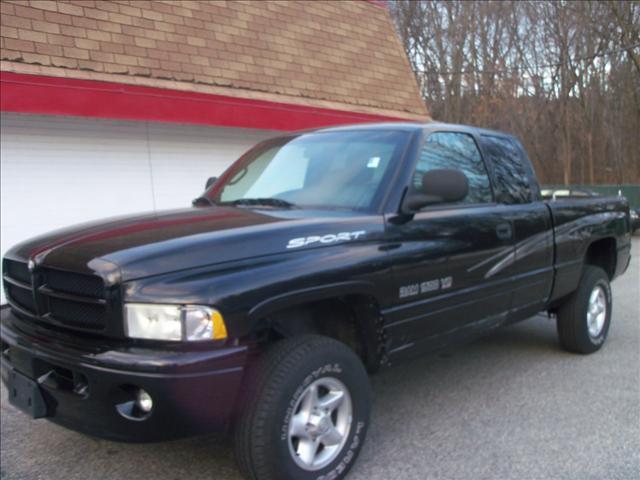 Dodge Ram Pickup 1500 LT 4WD Pickup