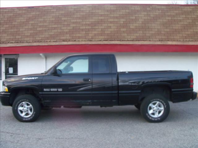 Dodge Ram Pickup 2001 photo 3