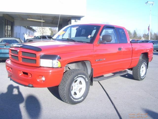 Dodge Ram Pickup 2001 photo 2