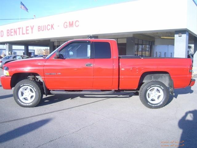 Dodge Ram Pickup 2001 photo 4