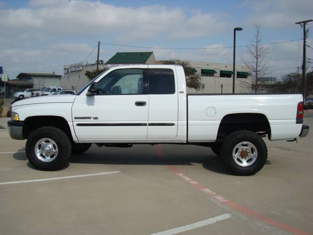 Dodge Ram Pickup 2002 photo 2