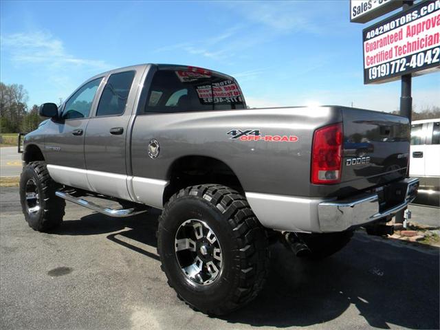 Dodge Ram Pickup 2003 photo 2