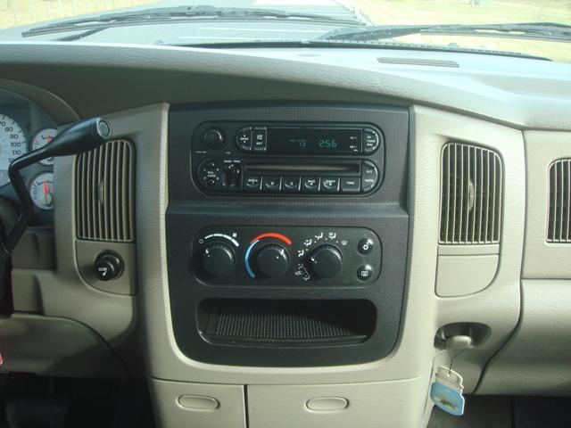 Dodge Ram Pickup 2003 photo 4