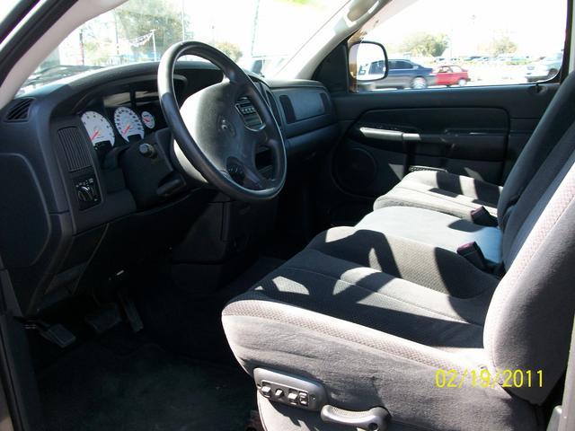 Dodge Ram Pickup 2003 photo 1