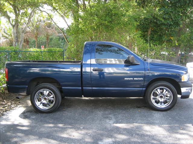 Dodge Ram Pickup 2003 photo 2