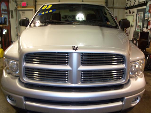 Dodge Ram Pickup 2003 photo 1