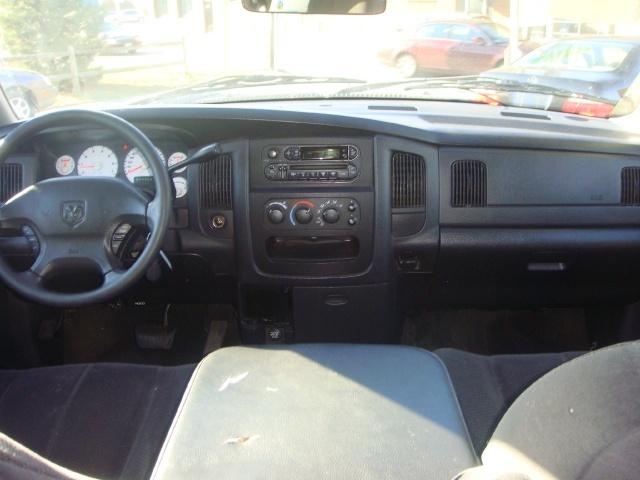 Dodge Ram Pickup 2003 photo 2