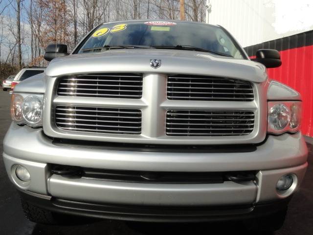 Dodge Ram Pickup 2003 photo 2