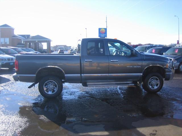 Dodge Ram Pickup 2003 photo 2