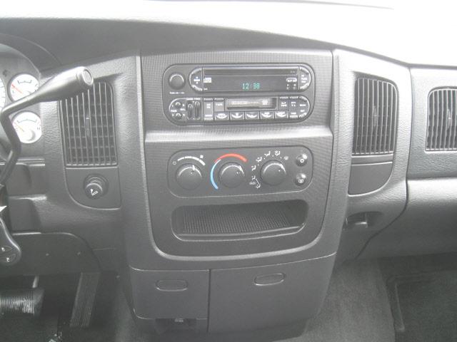 Dodge Ram Pickup 2003 photo 3