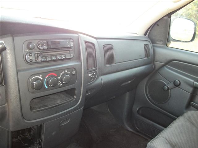 Dodge Ram Pickup 2003 photo 3