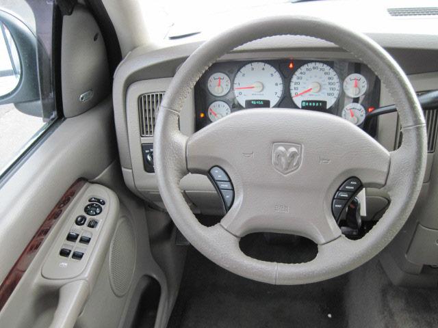 Dodge Ram Pickup 2003 photo 2