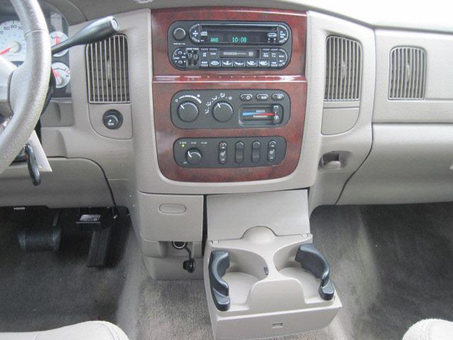 Dodge Ram Pickup 2003 photo 3