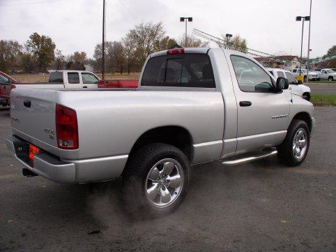 Dodge Ram Pickup 2003 photo 2