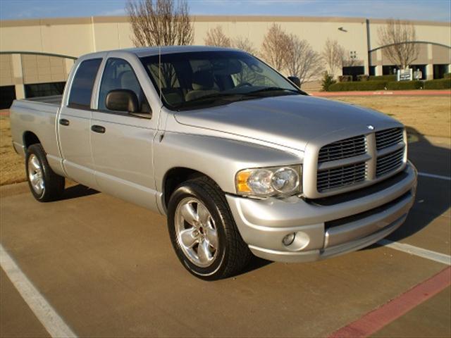 Dodge Ram Pickup 2003 photo 1