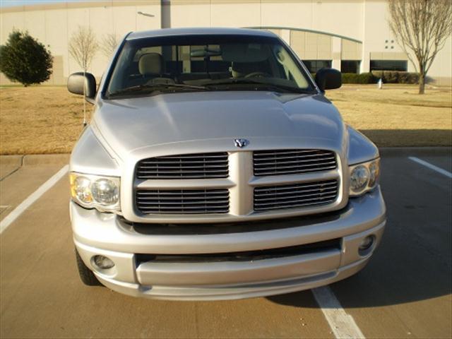 Dodge Ram Pickup 2003 photo 2