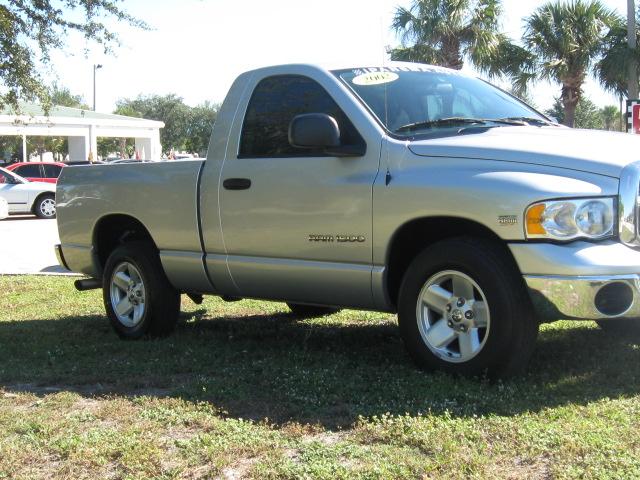 Dodge Ram Pickup 2003 photo 1