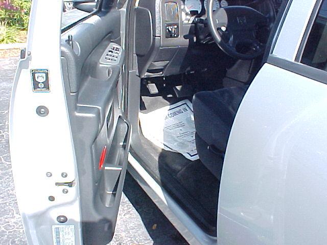 Dodge Ram Pickup 2003 photo 3