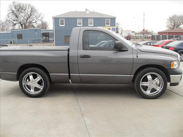 Dodge Ram Pickup 2004 photo 2