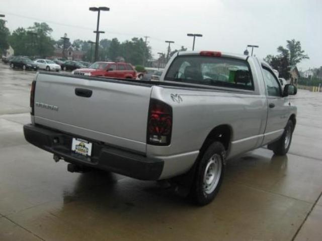 Dodge Ram Pickup 2004 photo 3