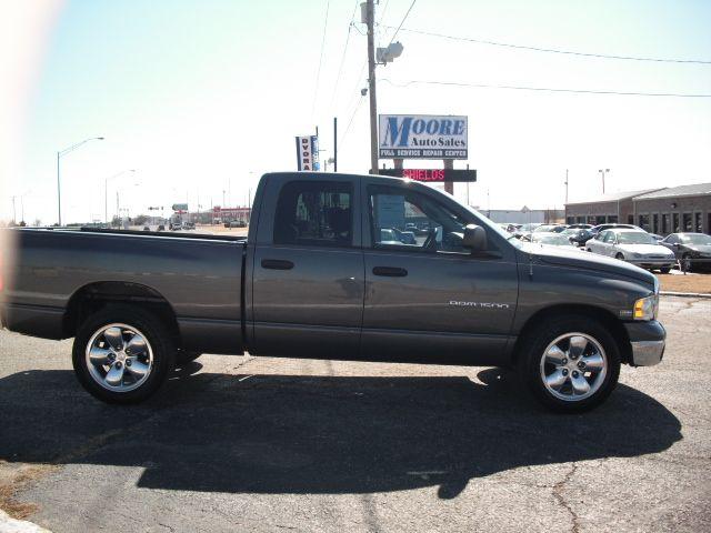 Dodge Ram Pickup 2004 photo 2