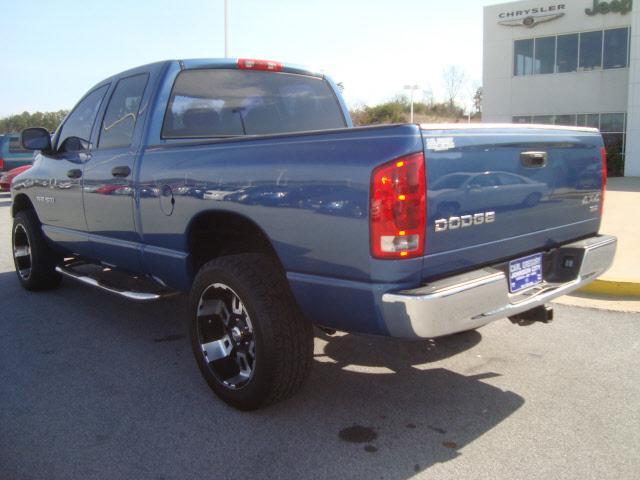 Dodge Ram Pickup 2004 photo 2