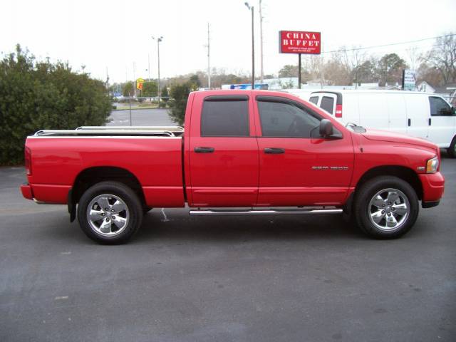 Dodge Ram Pickup 2004 photo 2