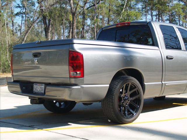 Dodge Ram Pickup 2005 photo 4