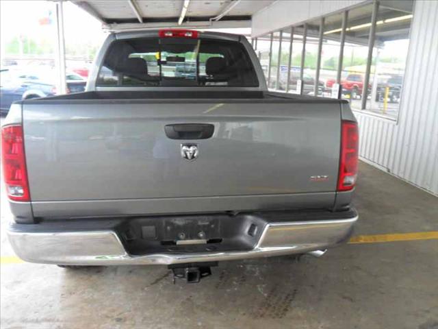 Dodge Ram Pickup 2005 photo 2