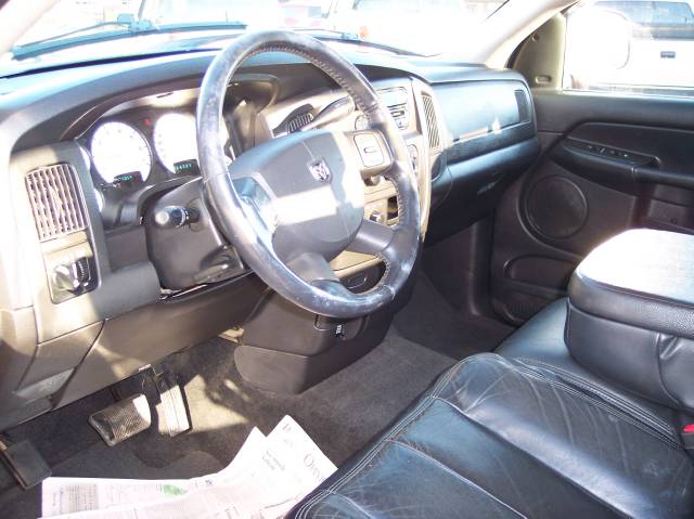 Dodge Ram Pickup 2005 photo 2