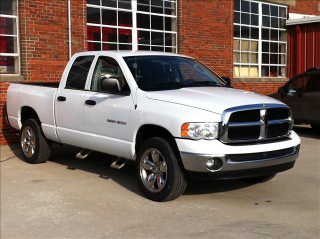 Dodge Ram Pickup 2005 photo 2