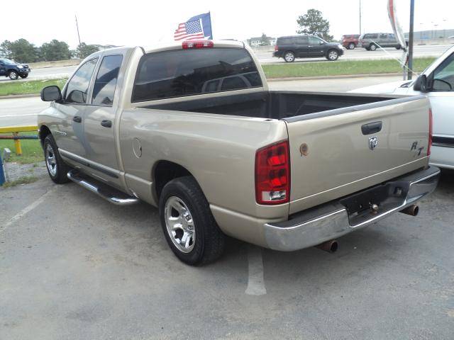 Dodge Ram Pickup 2005 photo 2