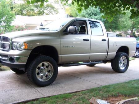 Dodge Ram Pickup 2005 photo 2