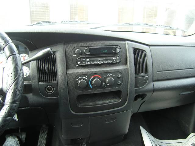 Dodge Ram Pickup 2005 photo 3