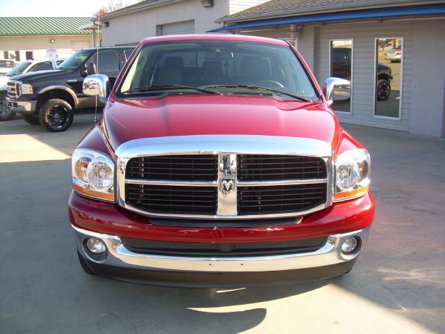 Dodge Ram Pickup 2006 photo 2