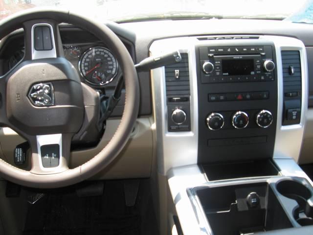 Dodge Ram Pickup 2011 photo 2