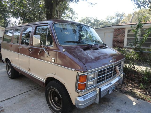 Dodge Ram Van 1985 photo 1