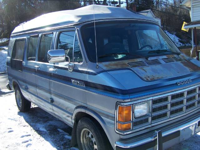 Dodge Ram Van 1991 photo 1