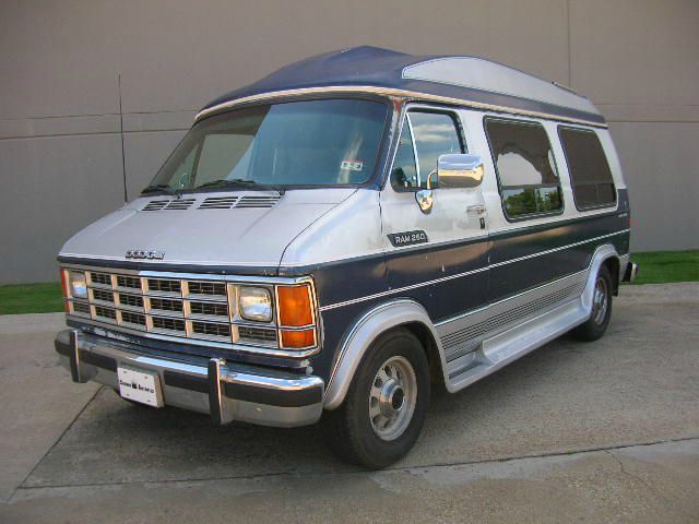 Dodge Ram Van 1992 photo 3