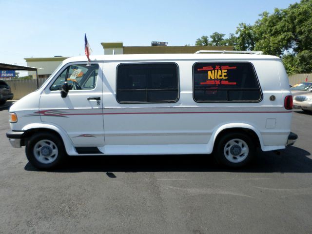 Dodge Ram Van 1996 photo 3