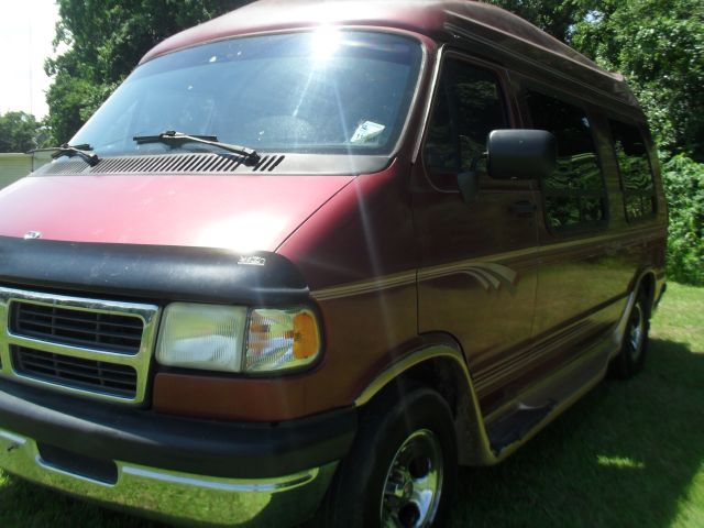 Dodge Ram Van 1996 photo 2