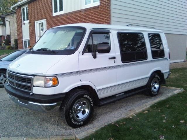 Dodge Ram Van 1997 photo 1