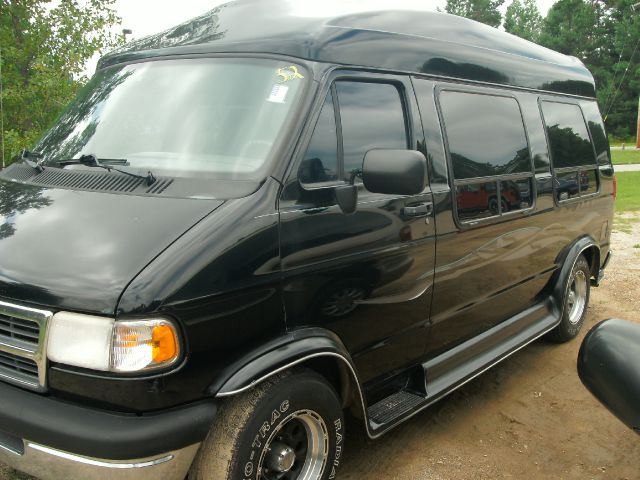 Dodge Ram Van 1997 photo 1